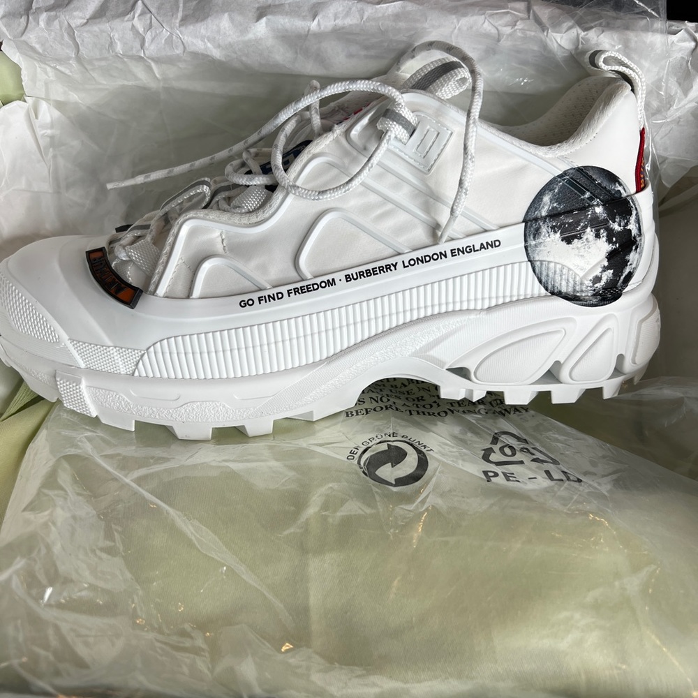 Burberry Arthur Sneakers w/tags - Picture 10 of 14